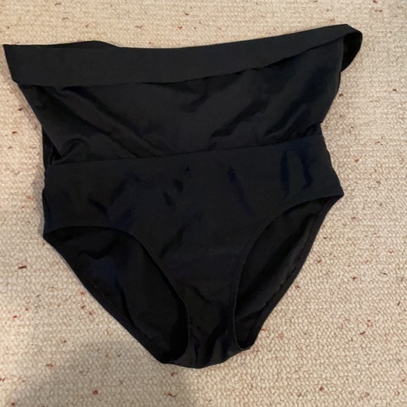 Black swim skirt size 8 / medium - Picture 2 of 6